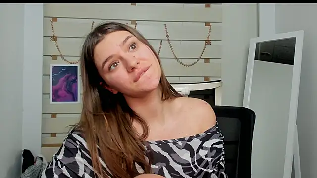 Josephine Kiss online show from 5, 2, 2025