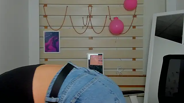 Josephine Kiss online show from 14, 2, 2025