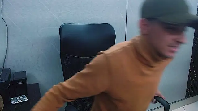 Snapshot of Erick_Wall chatting on 11, 2, 2025 Erick Wall online show from 11, 2, 2025