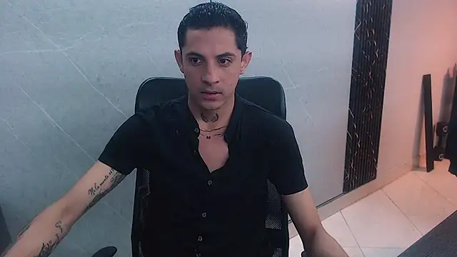 Snapshot of Erick_Wall chatting on 23, 2, 2025 Erick Wall online show from 23, 2, 2025