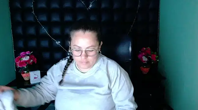 Snapshot of SaraThomso chatting on 31, 12, 2024 SaraThomso online show from 31, 12, 2024