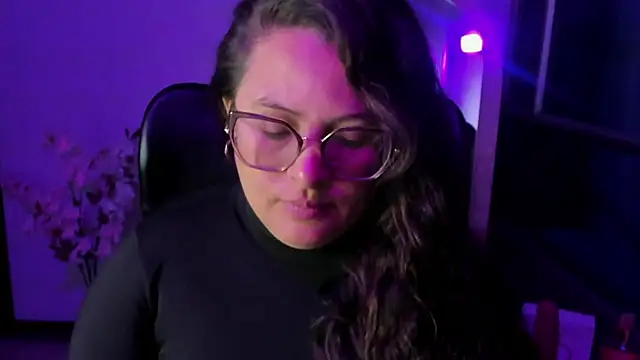 Snapshot of SaraThomso chatting on 9, 9, 2025 SaraThomso online show from 9, 9, 2025