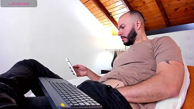 Snapshot of Tom_Bailey chatting on 19, 10, 2025 Tom Bailey online show from 19, 10, 2025