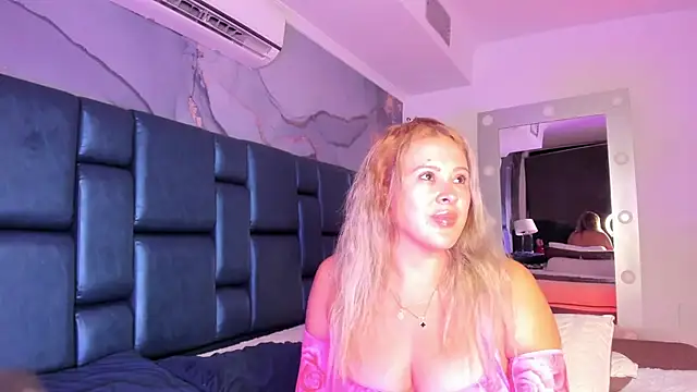 ALONDRAMILF online show from 12, 11, 2025