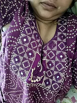 Snapshot of cuteyqueen chatting on 10, 10, 2025 cuteyqueen online show from 10, 10, 2025