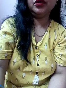 Snapshot of cuteyqueen chatting on 14, 10, 2025 cuteyqueen online show from 14, 10, 2025