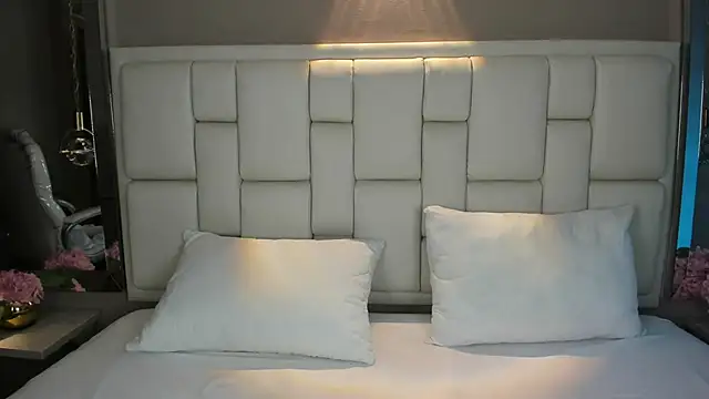 Snapshot of JessyEvans chatting on 1, 10, 2025 JessyEvans online show from 1, 10, 2025