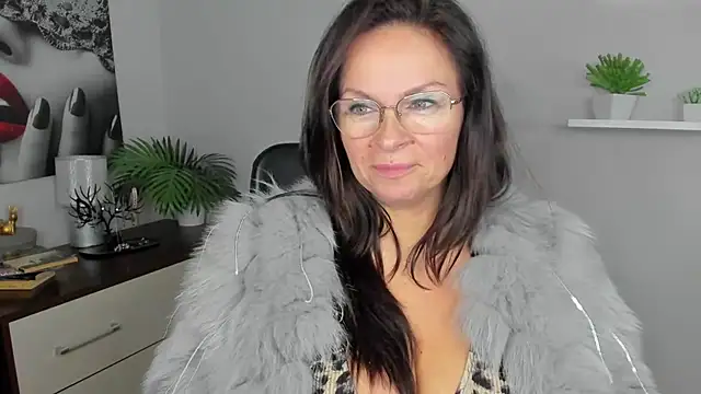 HelenLuxx online show from 8, 12, 2024