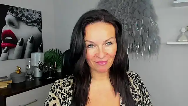 HelenLuxx online show from 7, 1, 2025