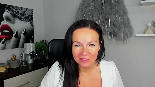 HelenLuxx online show from 8, 1, 2025