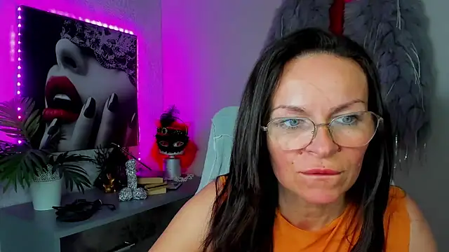 HelenLuxx online show from 11, 5, 2026