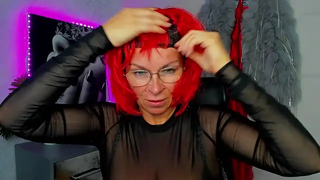 HelenLuxx online show from 3, 6, 2026