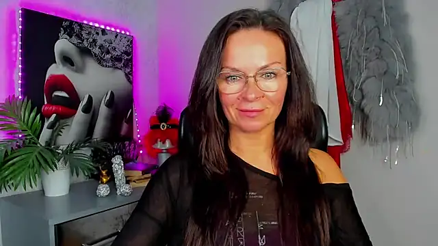 HelenLuxx online show from 15, 6, 2026