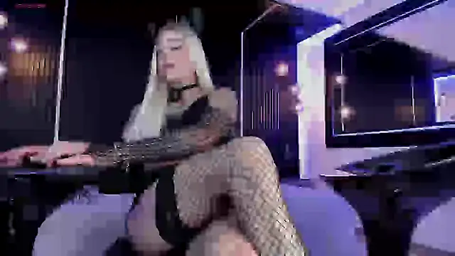  Holly Cat online show from 22, 1, 2025