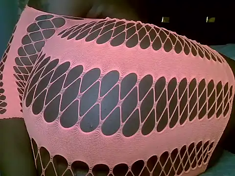 Snapshot of Its_tyra chatting on 8, 10, 2025 Its tyra online show from 8, 10, 2025