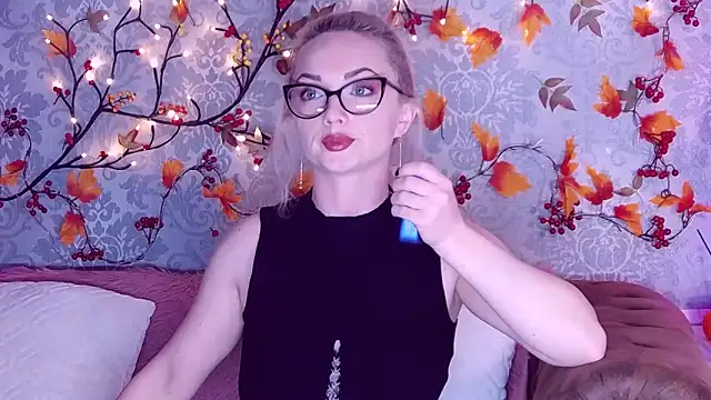 Snapshot of EllianaReese chatting on 19, 11, 2025 EllianaReese online show from 19, 11, 2025