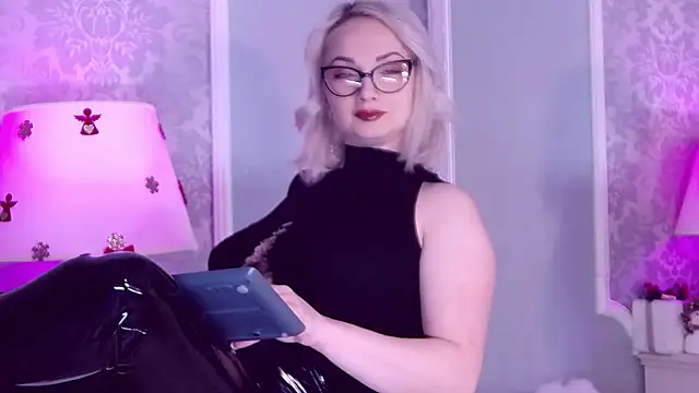 Snapshot of EllianaReese chatting on 17, 1, 2026 EllianaReese online show from 17, 1, 2026