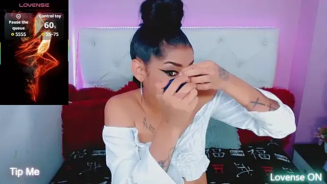 Snapshot of Amanda_bigx chatting on 2, 11, 2025 Amanda bigx online show from 2, 11, 2025