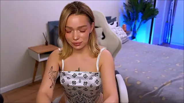 Lily Yin online show from 19, 12, 2025