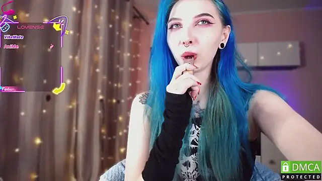 Snapshot of JustMeowGirl chatting on 11, 10, 2025 JustMeowGirl online show from 11, 10, 2025