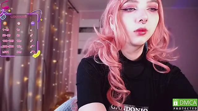 Snapshot of JustMeowGirl chatting on 26, 10, 2025 JustMeowGirl online show from 26, 10, 2025