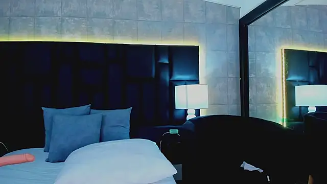 Snapshot of MiaSweeths chatting on 24, 2, 2025 MiaSweeths online show from 24, 2, 2025