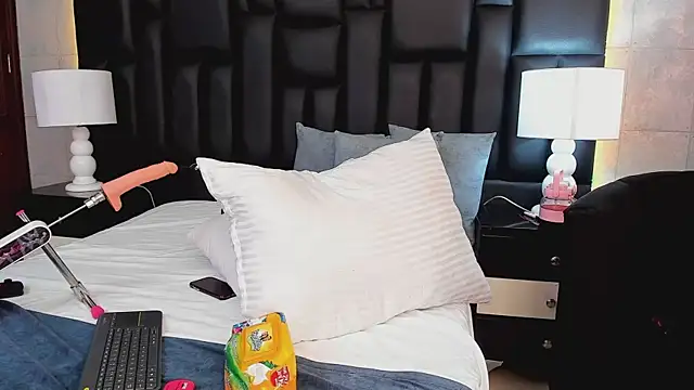 Snapshot of MiaSweeths chatting on 27, 2, 2025 MiaSweeths online show from 27, 2, 2025