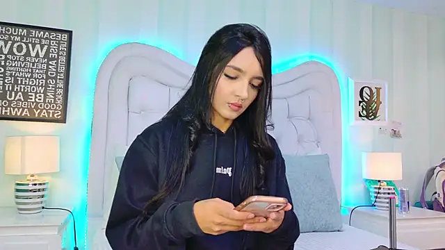 Snapshot of MiaSweeths chatting on 9, 10, 2025 MiaSweeths online show from 9, 10, 2025