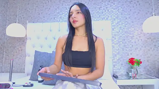 Snapshot of MiaSweeths chatting on 18, 11, 2025 MiaSweeths online show from 18, 11, 2025