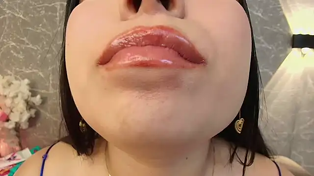Snapshot of mia_roux13 chatting on 31, 1, 2025 mia roux13 online show from 31, 1, 2025