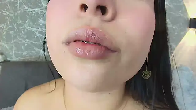 Snapshot of mia_roux13 chatting on 2, 2, 2025 mia roux13 online show from 2, 2, 2025
