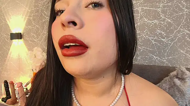 Snapshot of mia_roux13 chatting on 7, 2, 2025 mia roux13 online show from 7, 2, 2025
