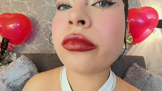 Snapshot of mia_roux13 chatting on 14, 2, 2025 mia roux13 online show from 14, 2, 2025