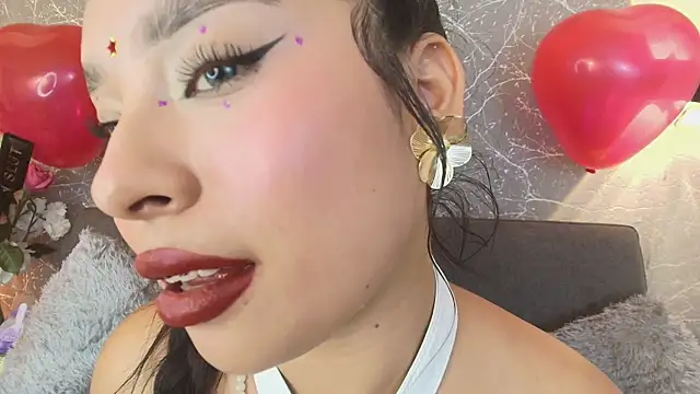 Snapshot of mia_roux13 chatting on 15, 2, 2025 mia roux13 online show from 15, 2, 2025
