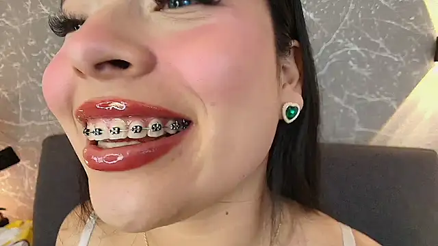 Snapshot of mia_roux13 chatting on 17, 3, 2025 mia roux13 online show from 17, 3, 2025