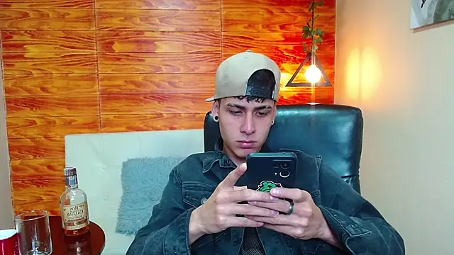 Snapshot of Bastiaan_28 chatting on 4, 12, 2024 Bastiaan 28 online show from 4, 12, 2024