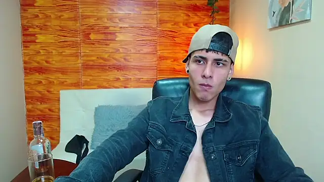 Snapshot of Bastiaan_28 chatting on 4, 12, 2024 Bastiaan 28 online show from 4, 12, 2024