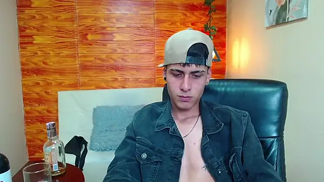 Snapshot of Bastiaan_28 chatting on 4, 12, 2024 Bastiaan 28 online show from 4, 12, 2024