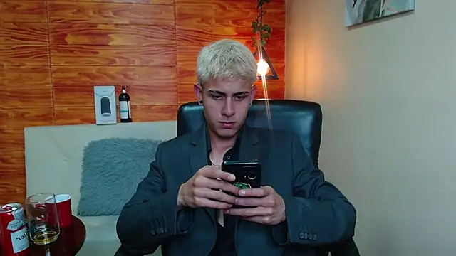 Snapshot of Bastiaan_28 chatting on 13, 12, 2024 Bastiaan 28 online show from 13, 12, 2024