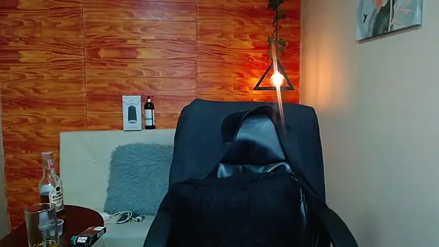 Snapshot of Bastiaan_28 chatting on 13, 12, 2024 Bastiaan 28 online show from 13, 12, 2024