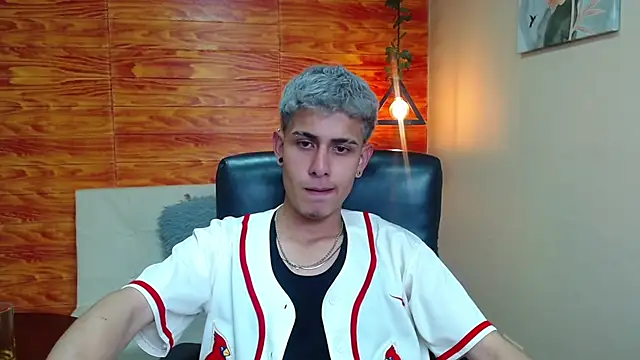 Snapshot of Bastiaan_28 chatting on 17, 12, 2024 Bastiaan 28 online show from 17, 12, 2024