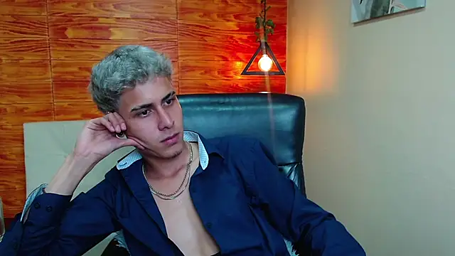 Snapshot of Bastiaan_28 chatting on 19, 12, 2024 Bastiaan 28 online show from 19, 12, 2024