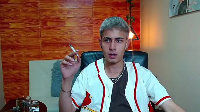 Snapshot of Bastiaan_28 chatting on 20, 12, 2024 Bastiaan 28 online show from 20, 12, 2024