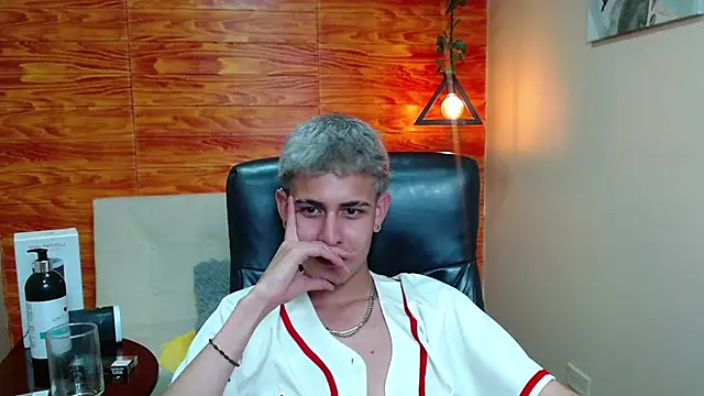 Snapshot of Bastiaan_28 chatting on 20, 12, 2024 Bastiaan 28 online show from 20, 12, 2024