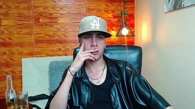 Snapshot of Bastiaan_28 chatting on 24, 12, 2024 Bastiaan 28 online show from 24, 12, 2024