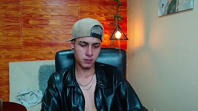 Snapshot of Bastiaan_28 chatting on 25, 12, 2024 Bastiaan 28 online show from 25, 12, 2024