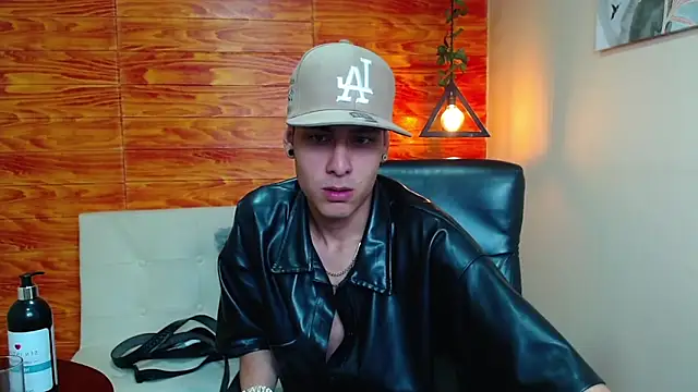 Snapshot of Bastiaan_28 chatting on 5, 1, 2025 Bastiaan 28 online show from 5, 1, 2025