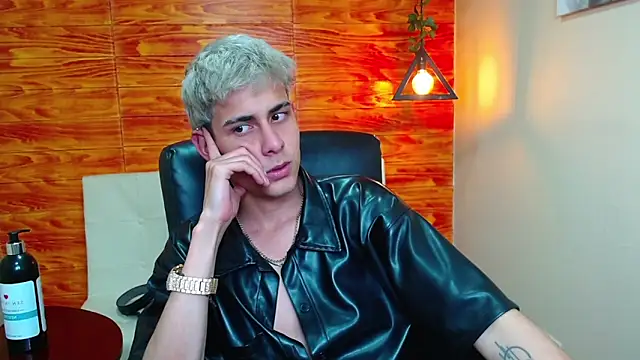 Snapshot of Bastiaan_28 chatting on 5, 1, 2025 Bastiaan 28 online show from 5, 1, 2025