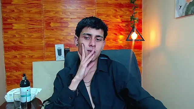 Snapshot of Bastiaan_28 chatting on 8, 1, 2025 Bastiaan 28 online show from 8, 1, 2025