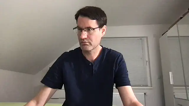 Snapshot of zxzx_cam1 chatting on 28, 9, 2025 zxzx cam1 online show from 28, 9, 2025